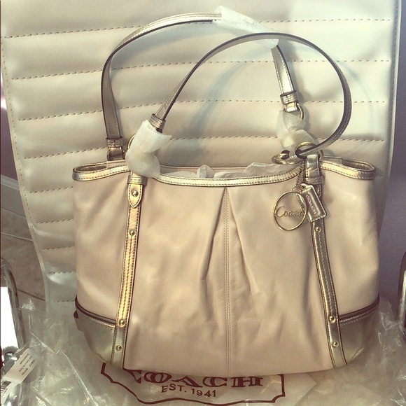 NWT Coach Alexandra Chain Leather Tote - Picture 1 of 8